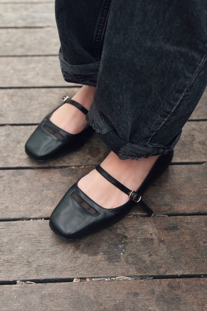Lufora Matte Leather Buckle Detailed Black Women&