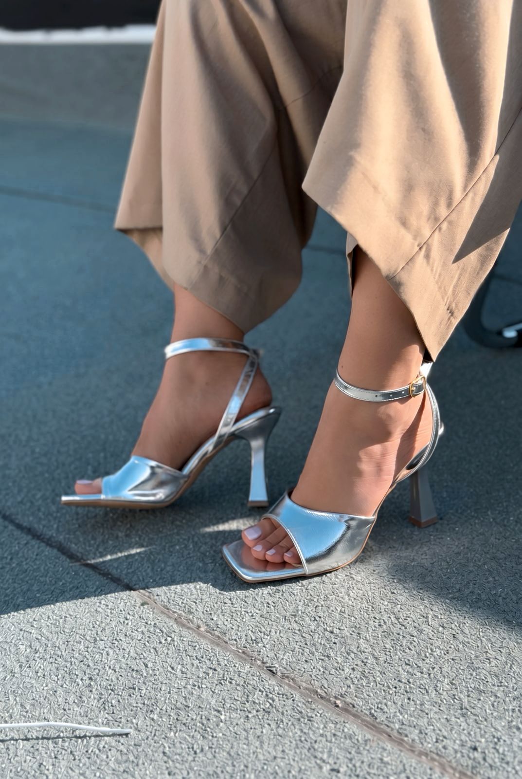 Velniel Gümüş Kırışık Deri Kadın Topuklu Sandalet - ILOVESHOES