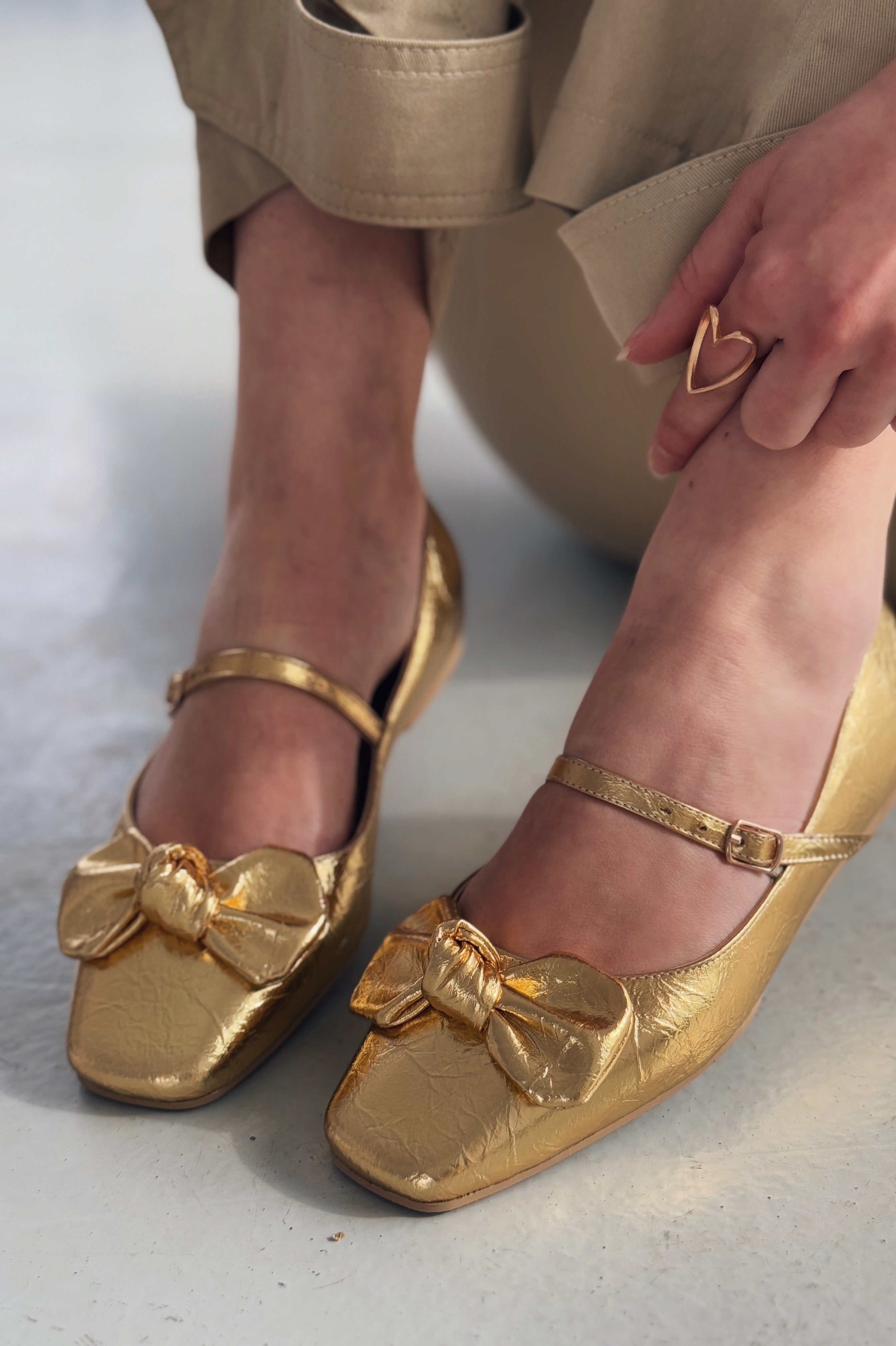 Ratins Kırışık Deri Gold Kurdele Detaylı Kadın Babet