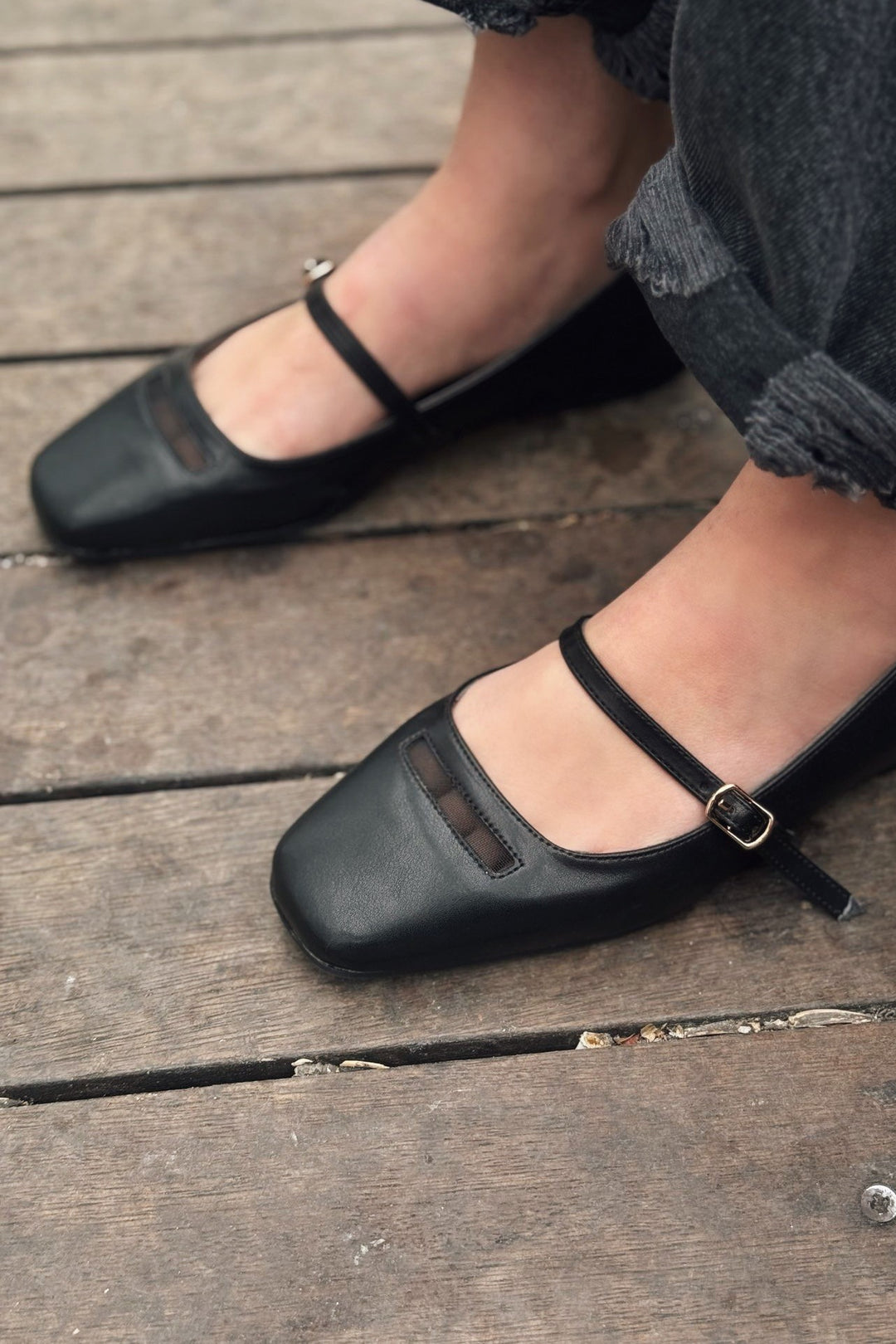 Lufora Matte Leather Buckle Detailed Black Women&
