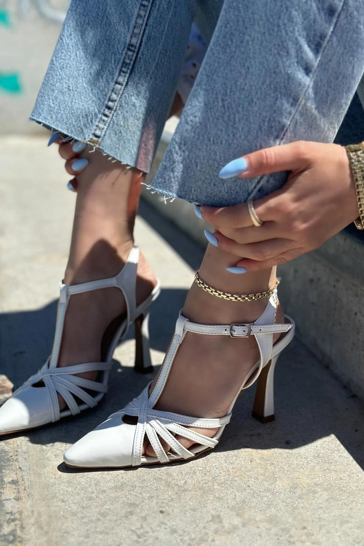 Sonedra Rugan Çapraz Bant Detaylı Stiletto Beyaz