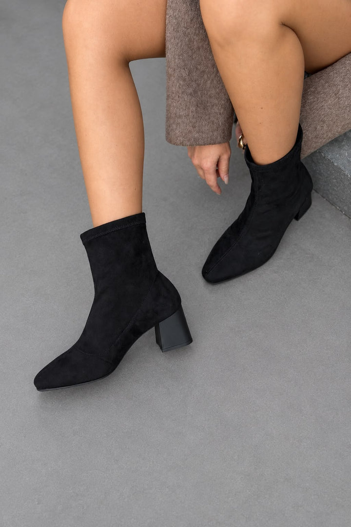 Delsia Siyah Süet Kadın Streç Bot - ILOVESHOES