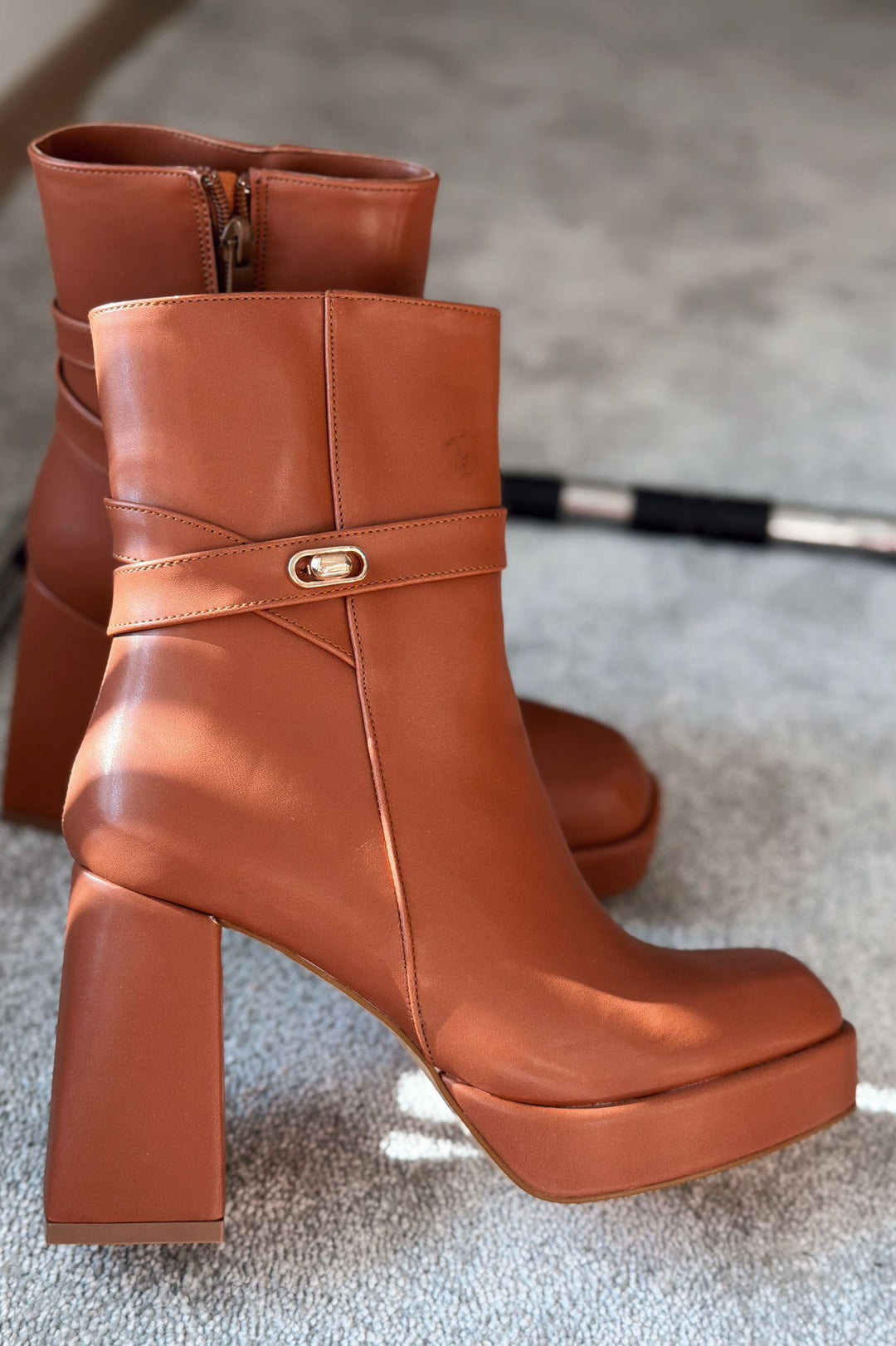 Xeniar Mat Deri Platform Topuklu Fermuarlı Toka Detaylı Taba Kadın Bot - ILOVESHOES