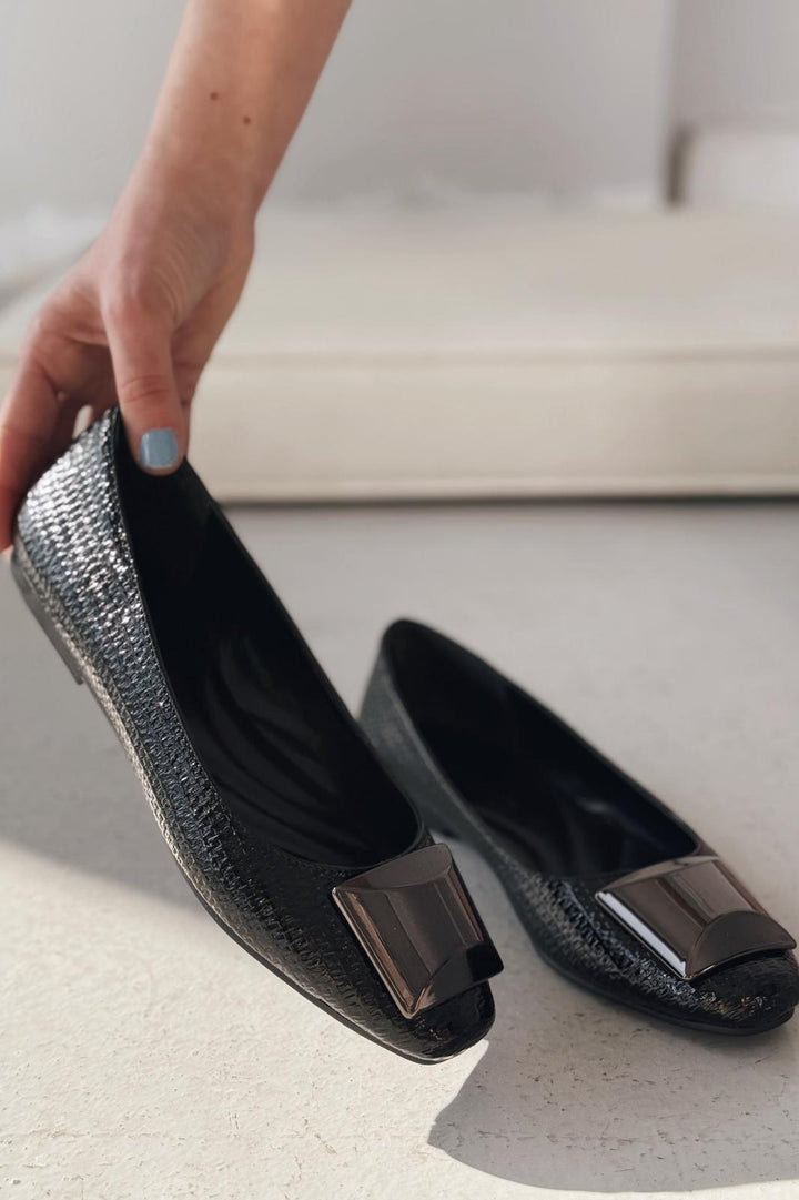 Axorend Parlak Deri Toka Detaylı Kadın Babet Siyah - ILOVESHOES