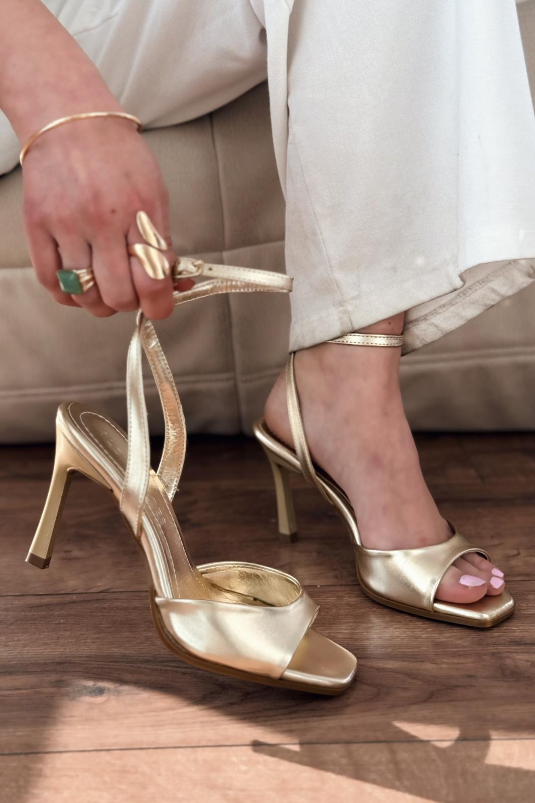 Elvona Parlak Deri Kadın Topuklu Ayakkabı Gold - ILOVESHOES