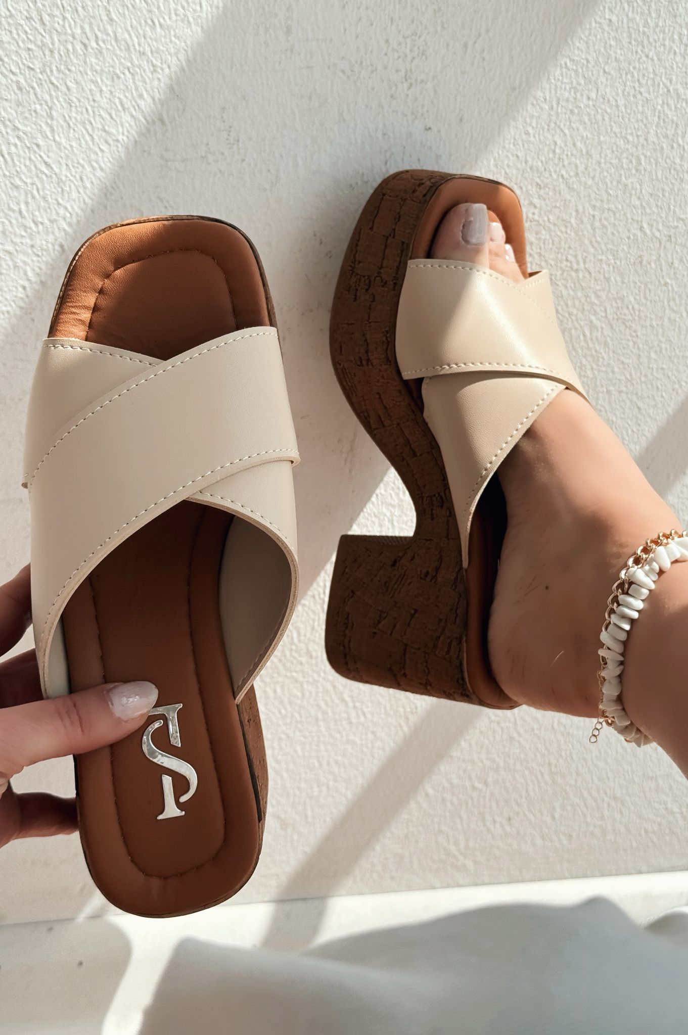 Oyarso Mat Deri Bej Çapraz Bantlı Kadın Platform Terlik - ILOVESHOES