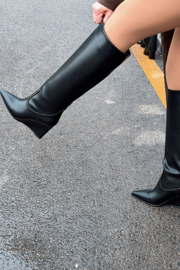 Ravita Kadın Dolgu Topuklu Çizme Siyah Mat Deri - ILOVESHOES