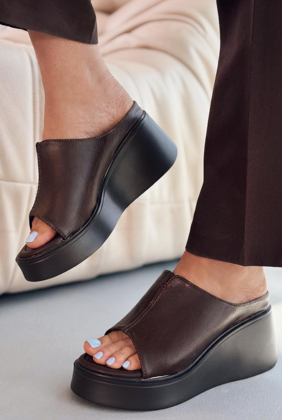 Torvyn Acıkahve Mat Deri Kadın Dolgu Topuklu Terlik - ILOVESHOES