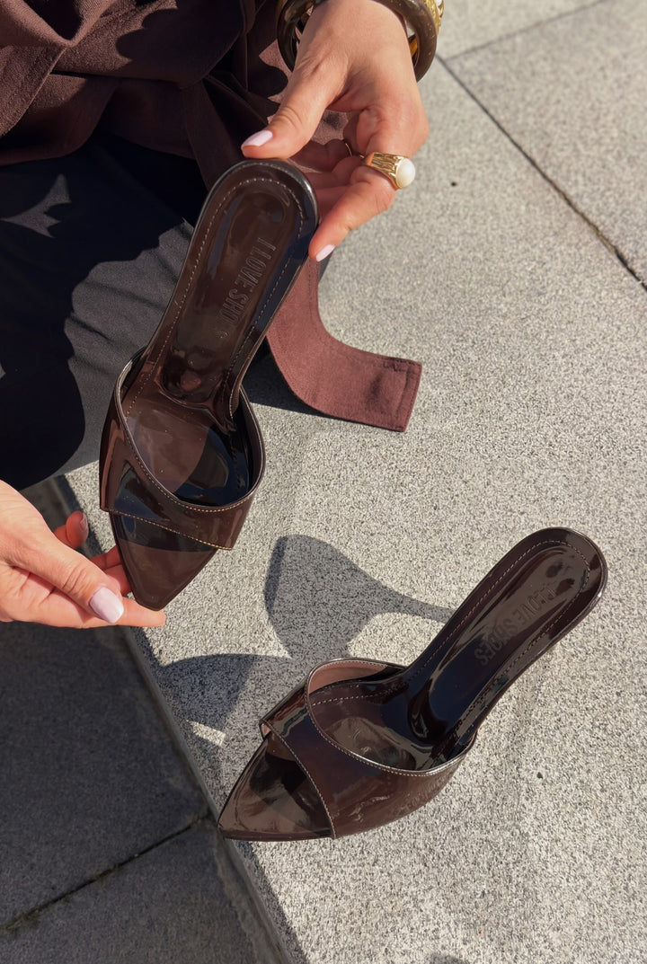 Yonspe Acı Kahve Rugan Kadın Topuklu Terlik - ILOVESHOES