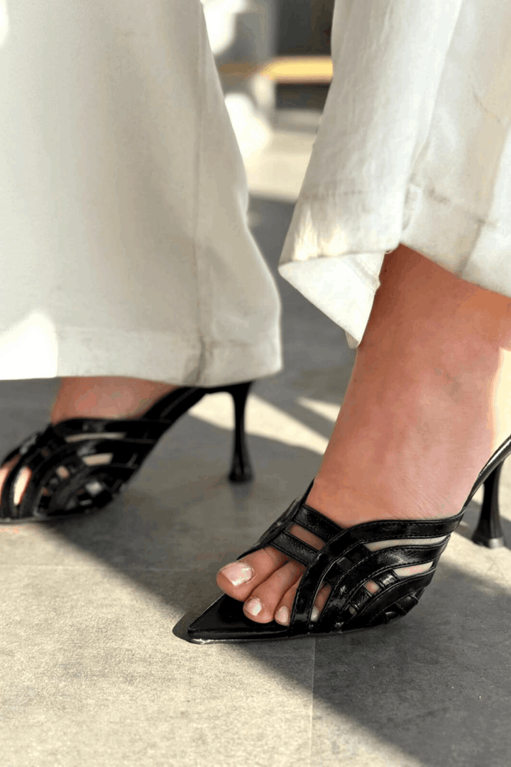 Lumon Parlak Deri Siyah Bant Detaylı Topuklu Terlik - ILOVESHOES