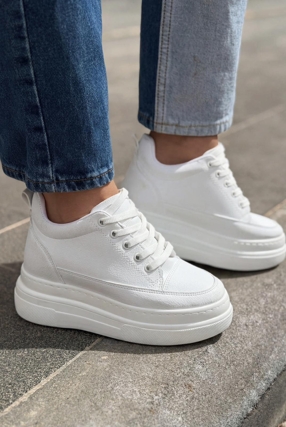 Korin Kadın Spor Ayakkabı Beyaz Mat Deri Gizli Topuklu - ILOVESHOES