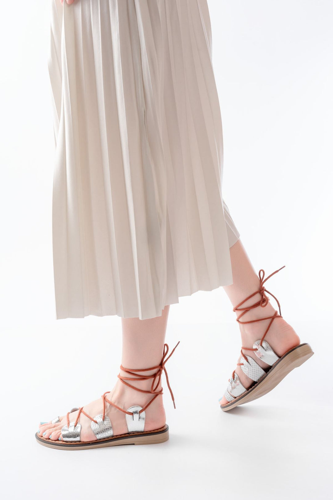 Aliris Hakiki Deri Gümüş Bağcıklı Düz Kadın Sandalet - ILOVESHOES