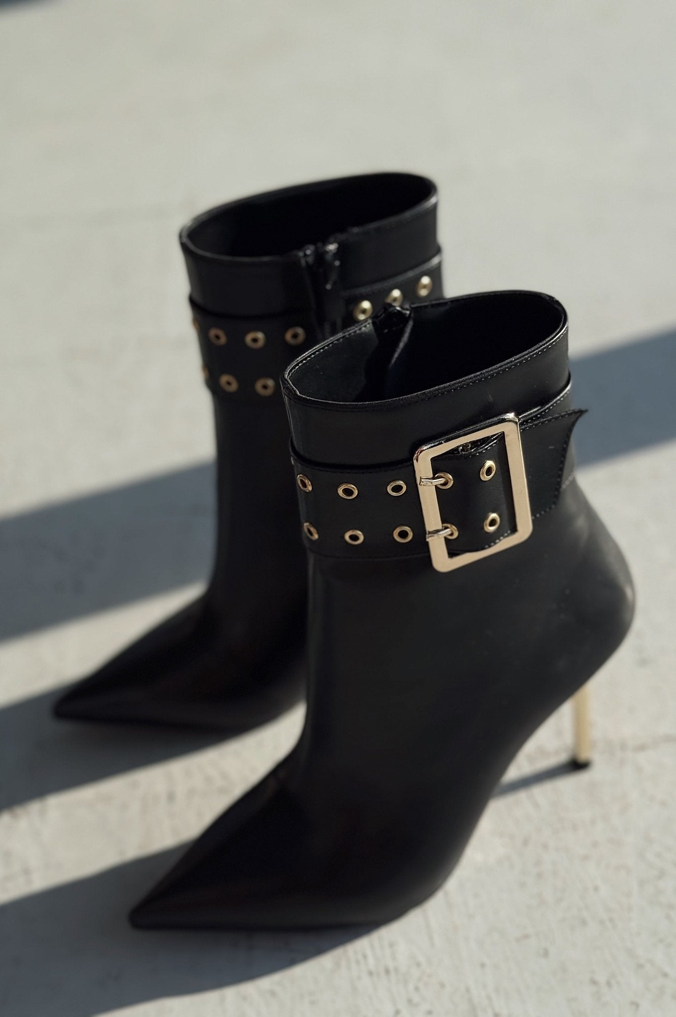 Norend Mat Deri Toka Detaylı Siyah Topuklu Bot - ILOVESHOES