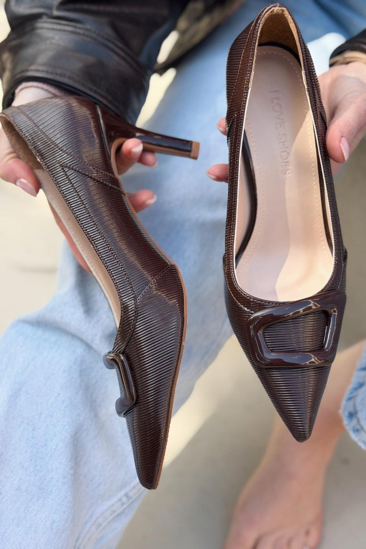 Finrel Stiletto Acıkahve Rugan Toka Detaylı - ILOVESHOES