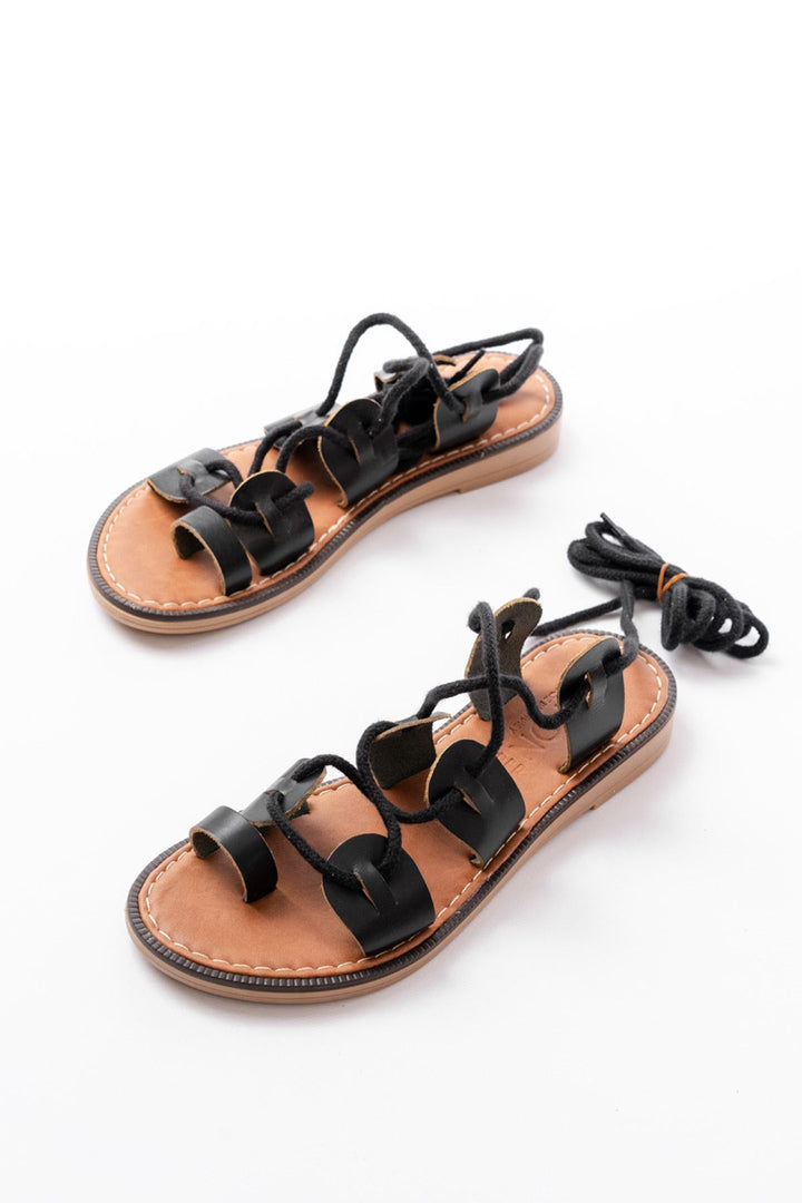 Aliris Hakiki Deri Siyah Bağcıklı Düz Kadın Sandalet - ILOVESHOES