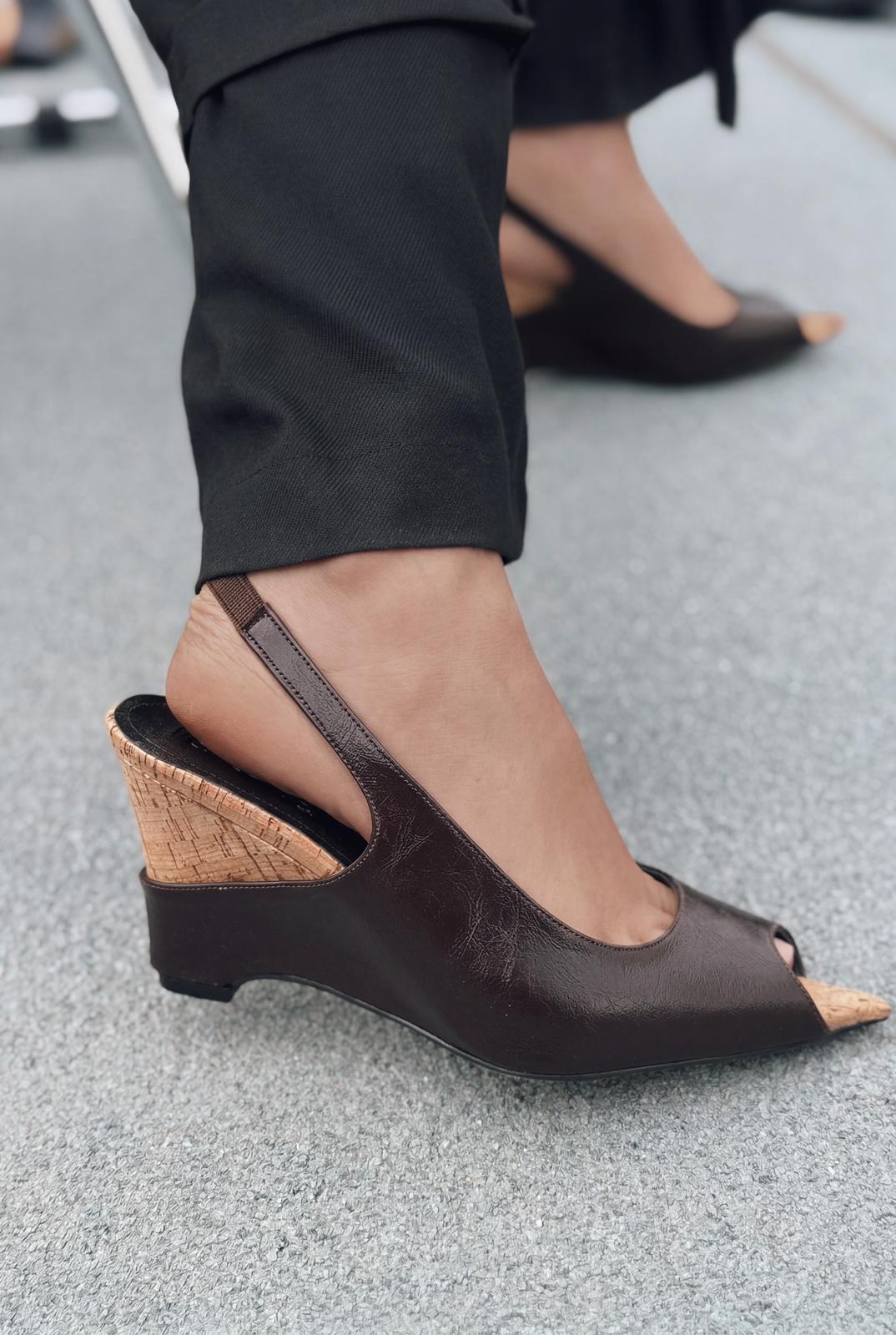 Nerov Acıkahve Kırışık Deri Kadın Dolgu Topuklu Sandalet - ILOVESHOES