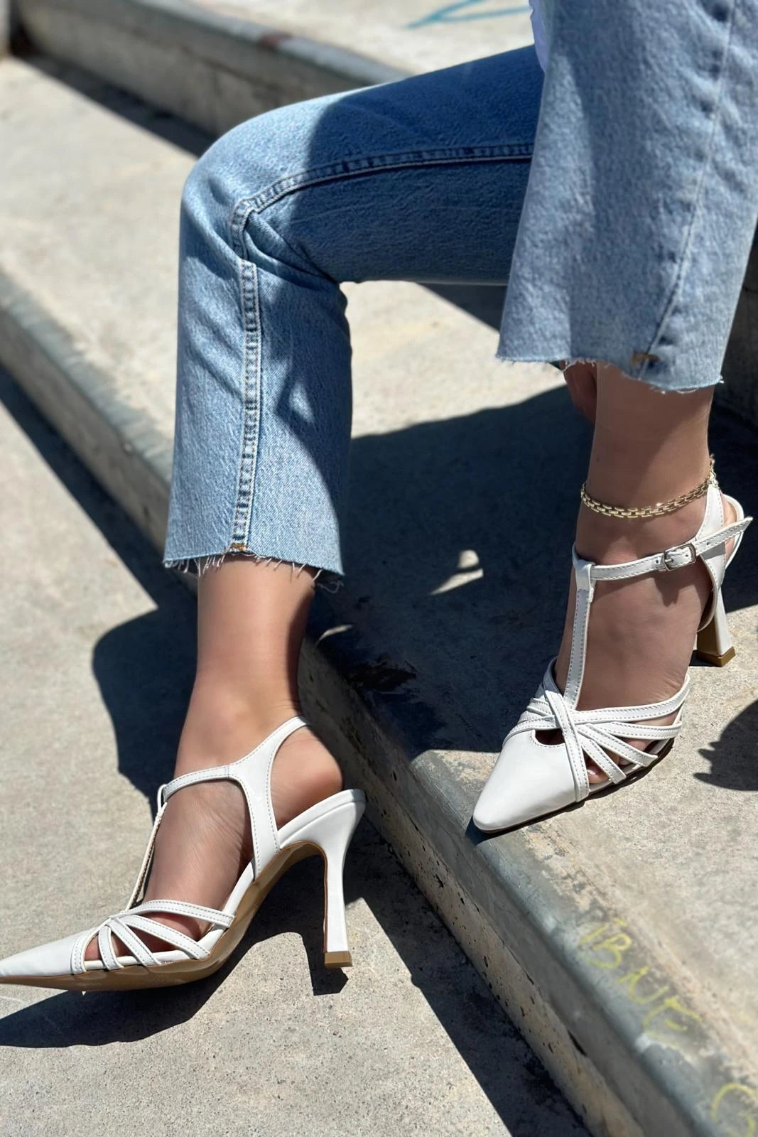 Sonedra Rugan Çapraz Bant Detaylı Stiletto Beyaz
