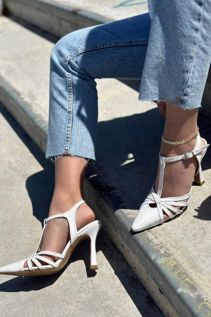 Sonedra Rugan Çapraz Bant Detaylı Stiletto Beyaz