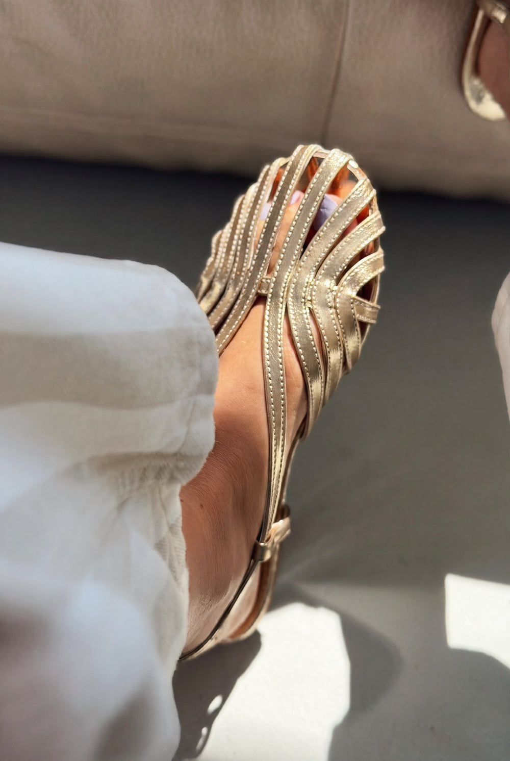 Selinora Gold Parlak Deri Kadın Sandalet - ILOVESHOES