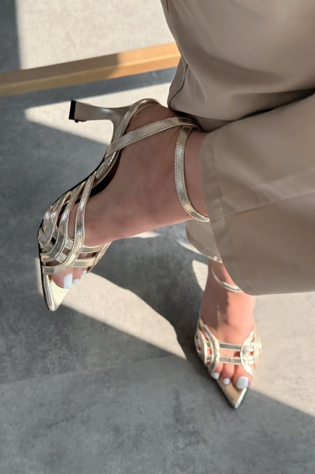 Ronel Parlak Deri Gold Bant Detaylı Topuklu Ayakkabı - ILOVESHOES