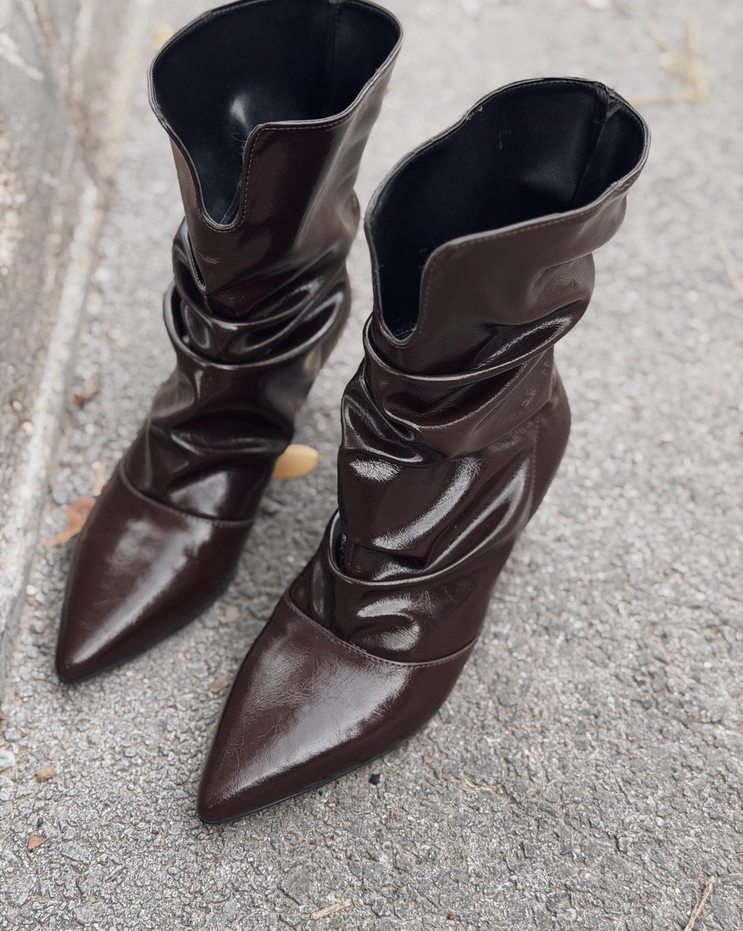 Corlin Kadın Topuklu Körüklü Bot Acıkahve Kırışık Rugan - ILOVESHOES