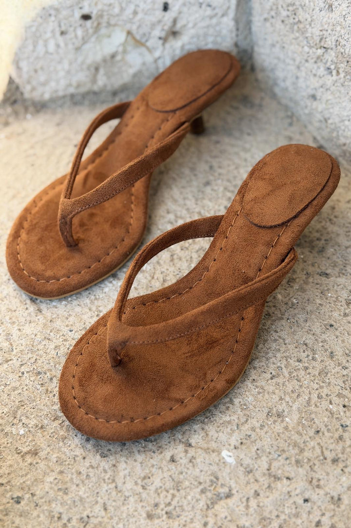 Arlene Topuklu Parmak Arası Terlik Taba Süet - ILOVESHOES