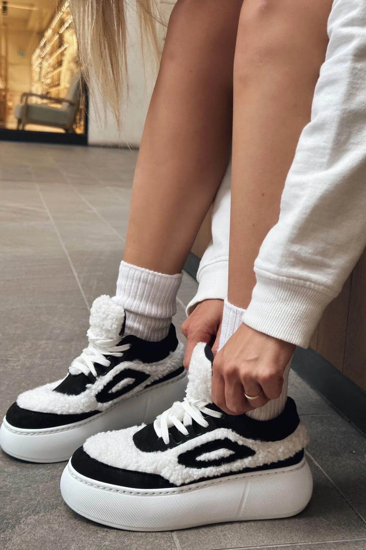 Poffy Peluş Kalın Taban Kadın Spor Ayakkabı Siyah-Beyaz