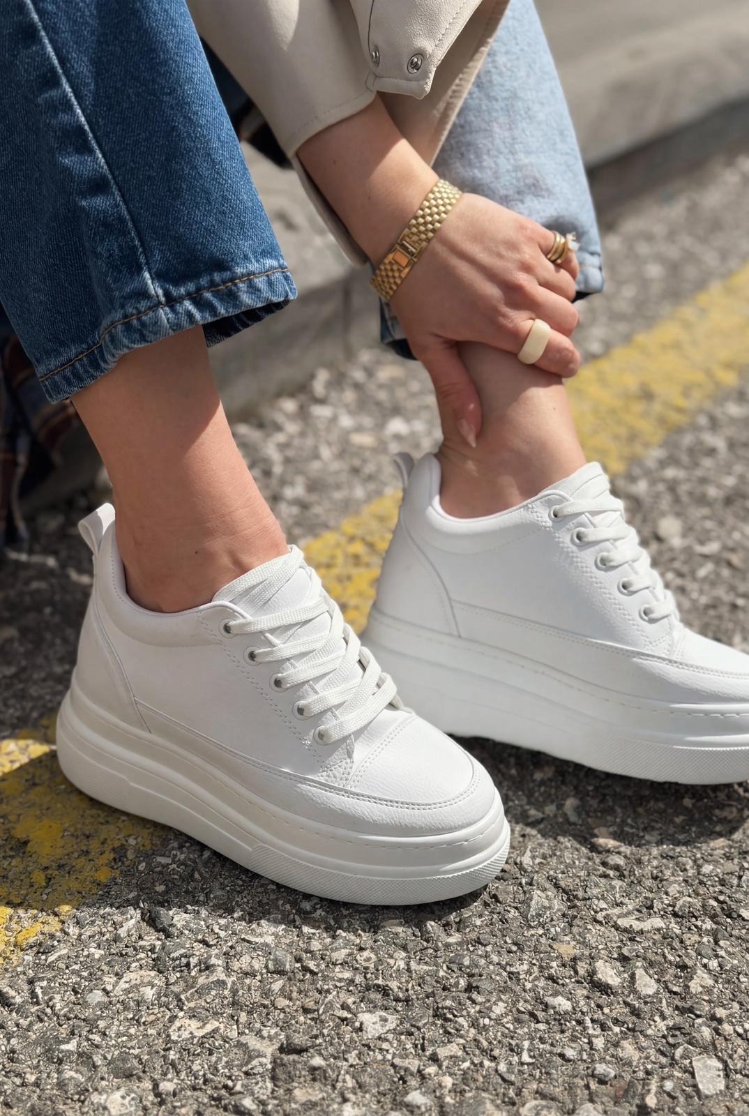 Korin Kadın Spor Ayakkabı Beyaz Mat Deri Gizli Topuklu - ILOVESHOES