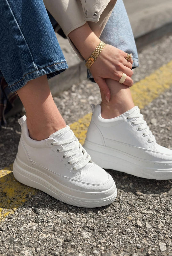 Korin Kadın Spor Ayakkabı Beyaz Mat Deri Gizli Topuklu - ILOVESHOES