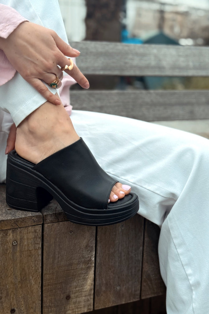 Velseya Mat Deri Kadın Topuklu Terlik Siyah - ILOVESHOES Türkiye