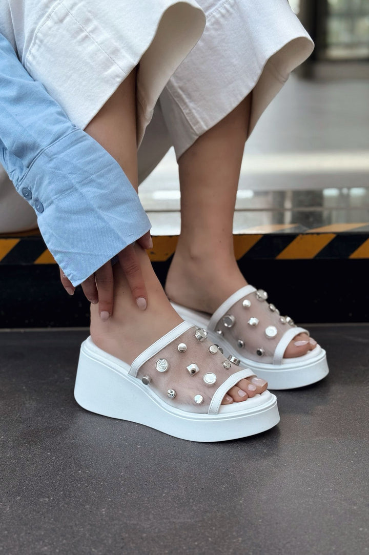 Palien Mat Beyaz Zımba Detaylı Dolgu Topuklu Kadın Terlik - ILOVESHOES