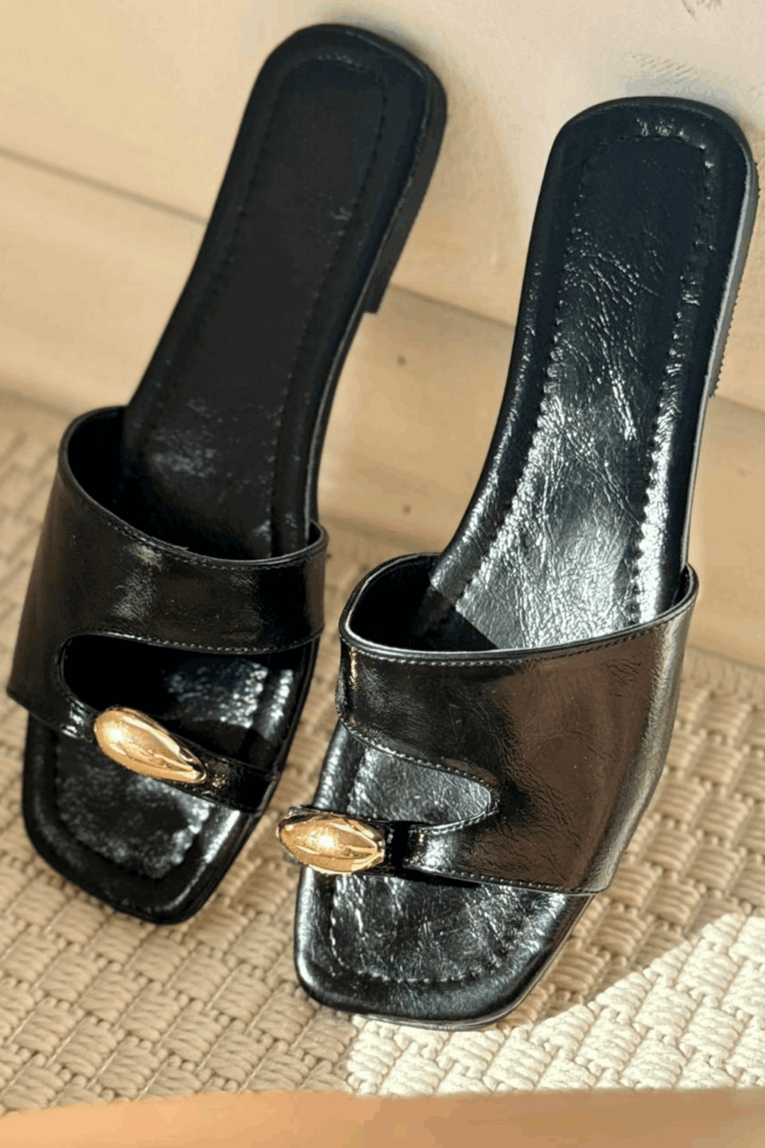 Velto Mat Deri Siyah Parmak Arası Kadın Terlik - ILOVESHOES