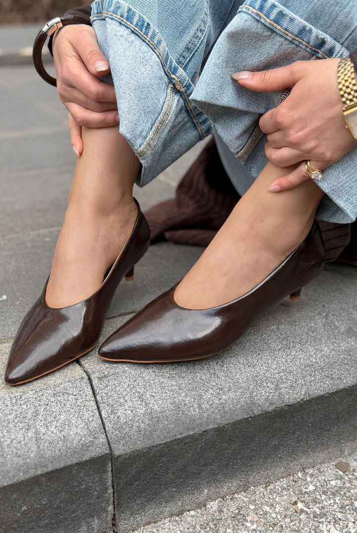 Seranis Hakiki Deri Stiletto Acıkahve Kırışık Rugan - ILOVESHOES