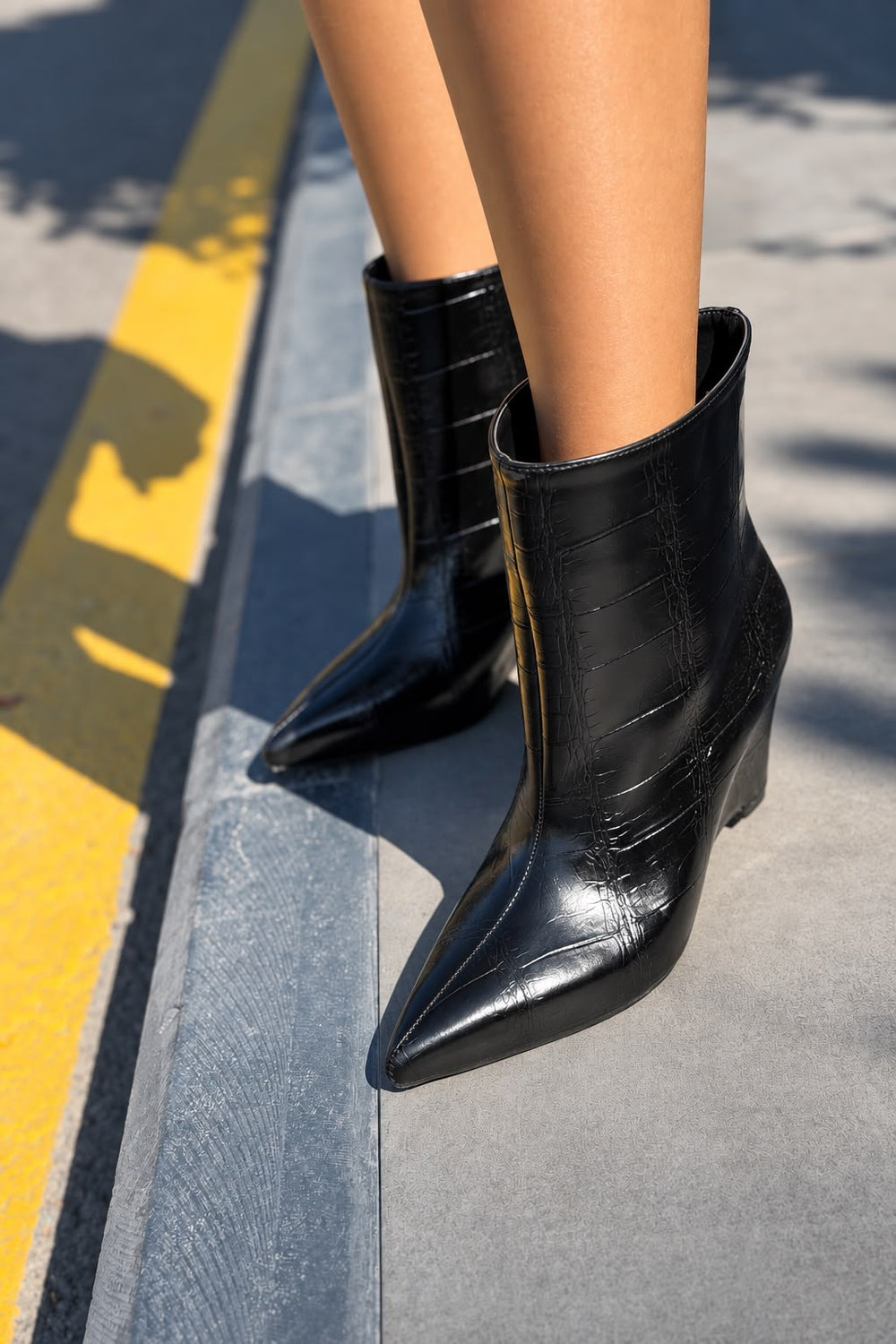 Nuvira Siyah Kroko Deri Kadın Bot - ILOVESHOES