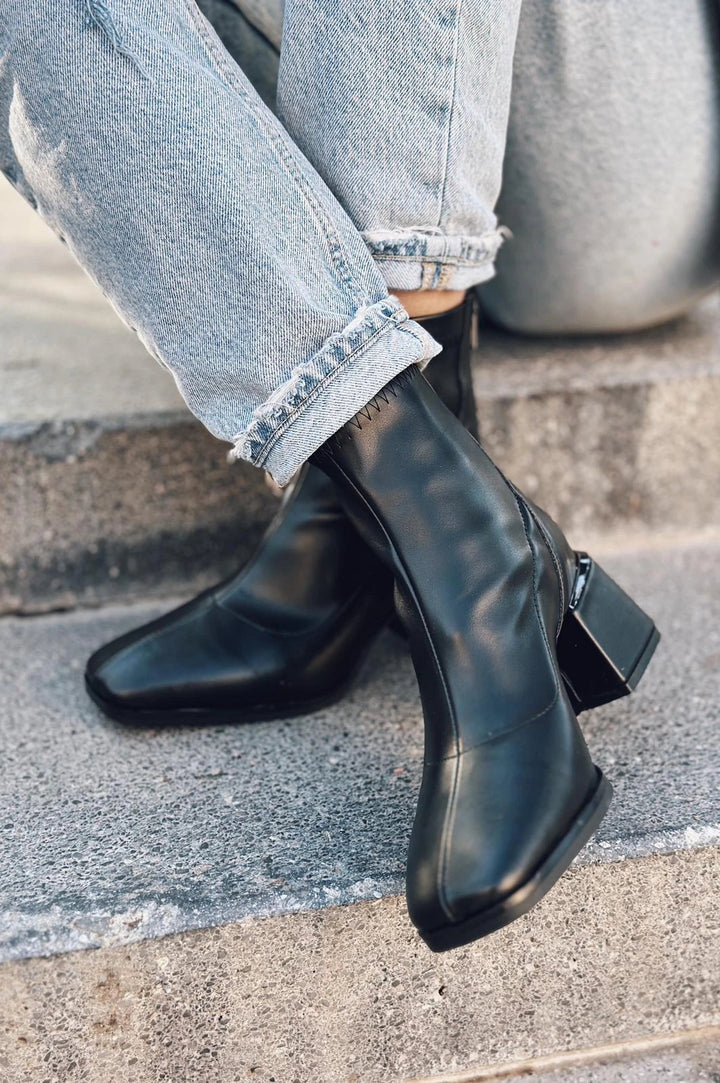 Daviyo Mat Deri Streç Kadın Bot Siyah