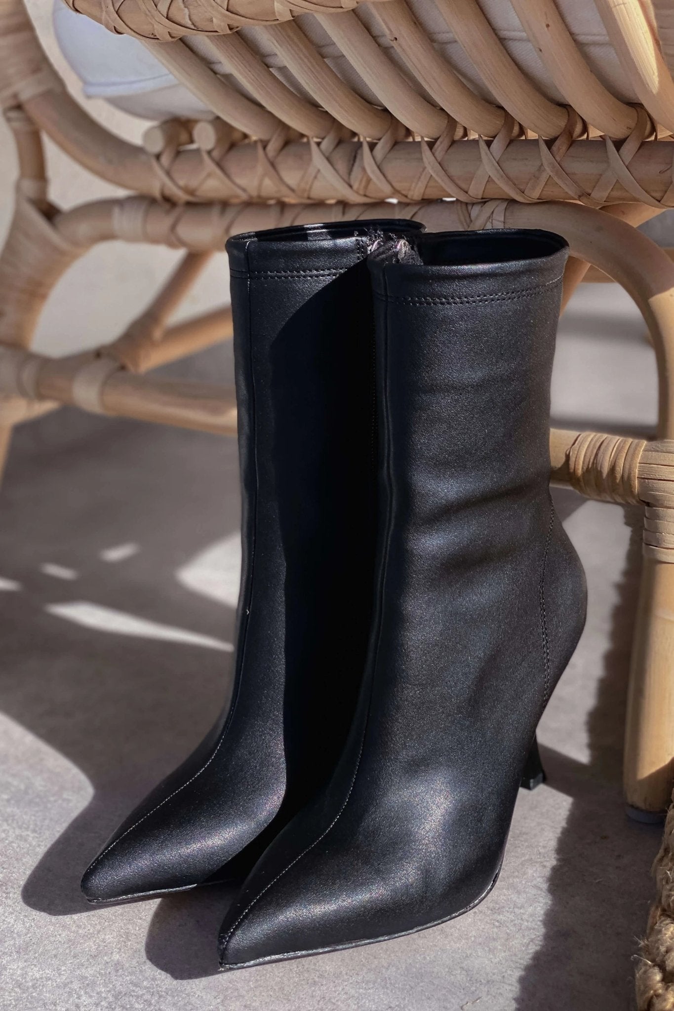 Licent Kadın Mat Deri Topuklu Bot Siyah - ILOVESHOES