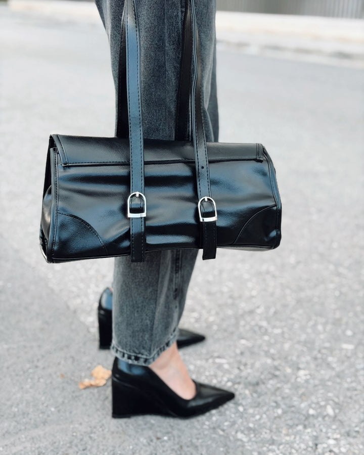 Laretta Vintage Baguette Baguette Bag, Black Matte Leather