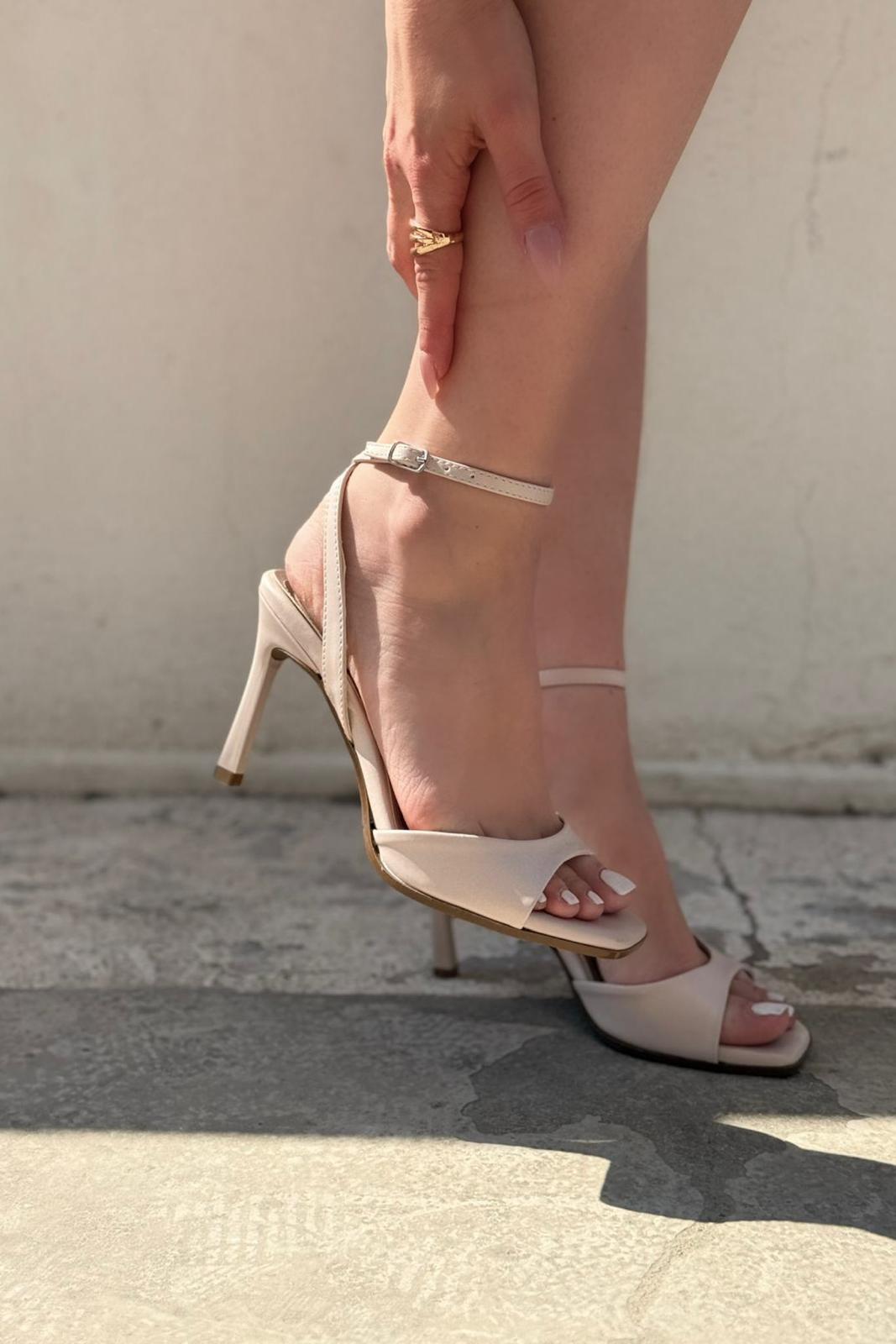 Elvona Mat Deri İnce Topuklu Kadın Ayakkabı Bej - ILOVESHOES