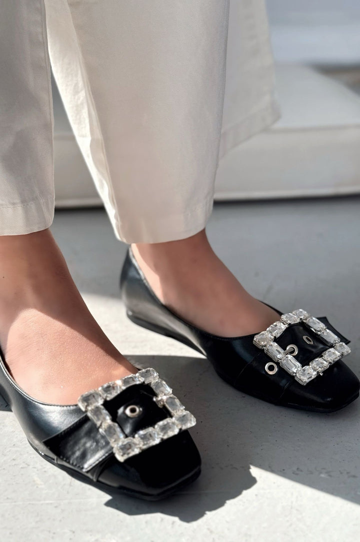 Woned Mat Deri Siyah Taş Detaylı Kadın Babet - ILOVESHOES