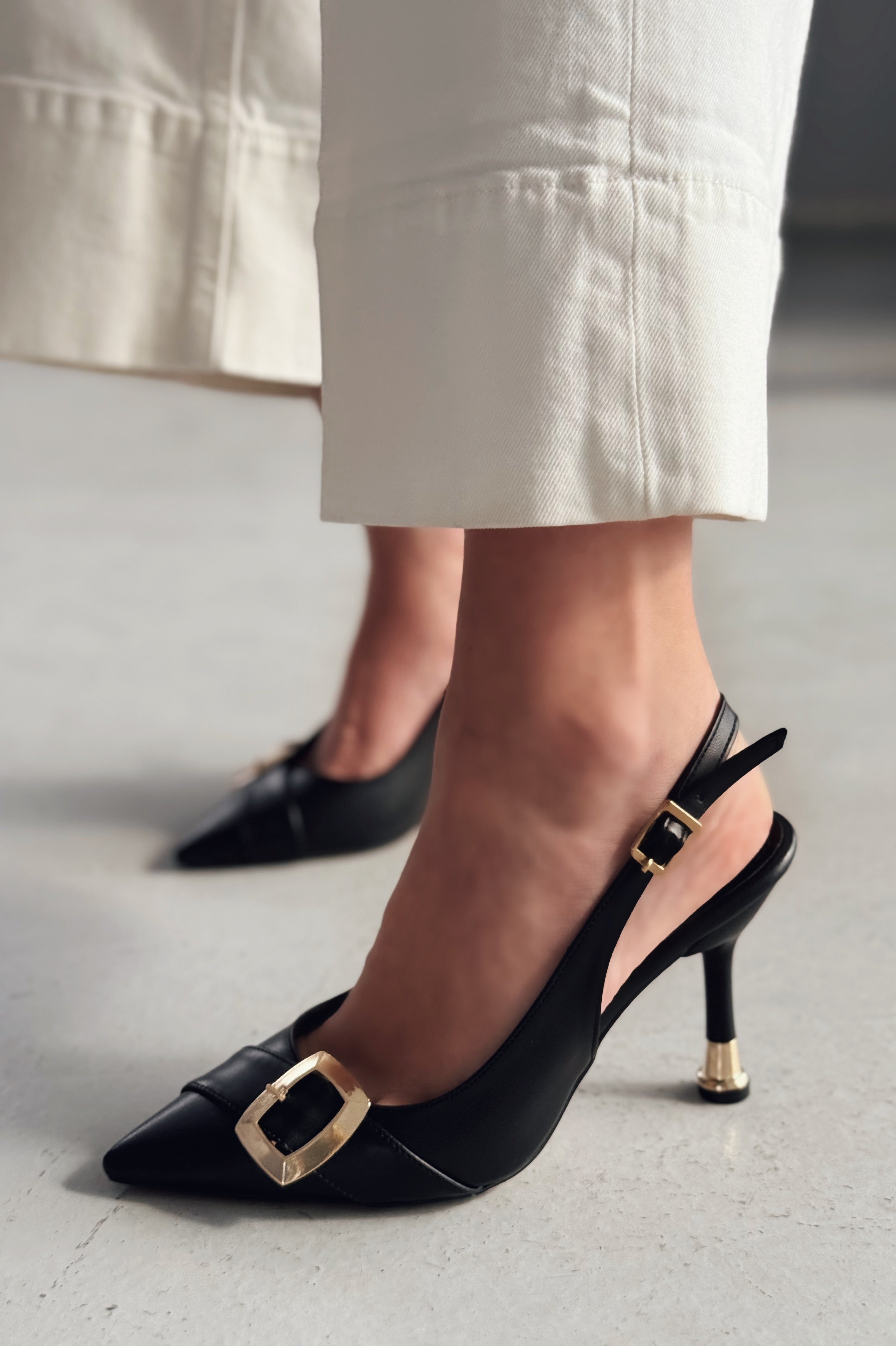 Solitre Toka Detaylı Yüksek Topuklu Siyah Stiletto