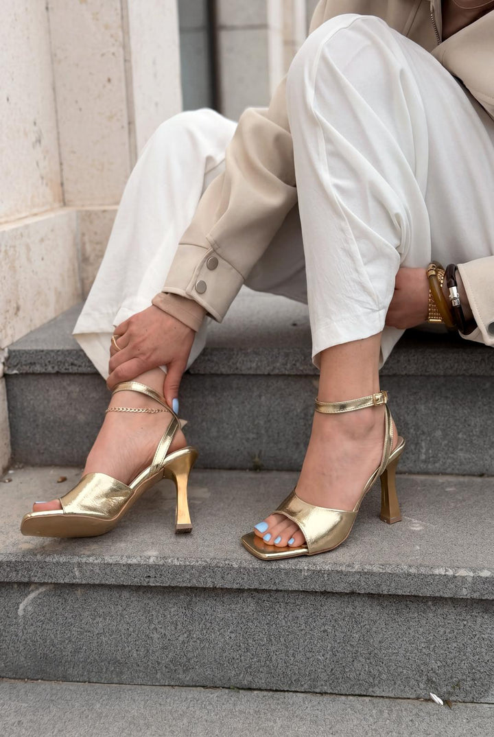Velniel Gold Parlak Deri Kadın Topuklu Sandalet - ILOVESHOES