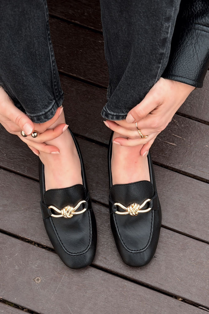 Avelis Kadın Loafer Siyah Mat Deri Fiyonk Detaylı - ILOVESHOES