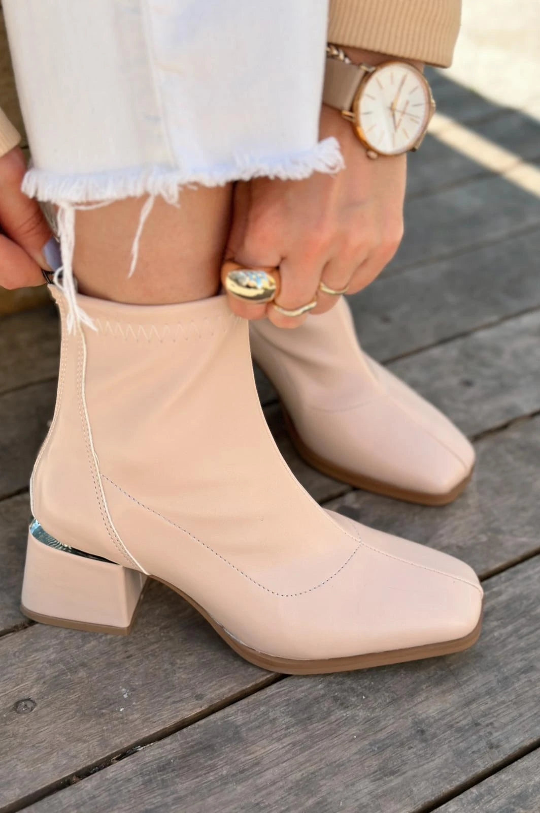 Daviyo Mat Deri Streç Kadın Bot Nude