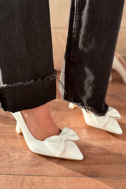 Odrin Mat Deri Beyaz Fiyonk Detaylı Stiletto - ILOVESHOES