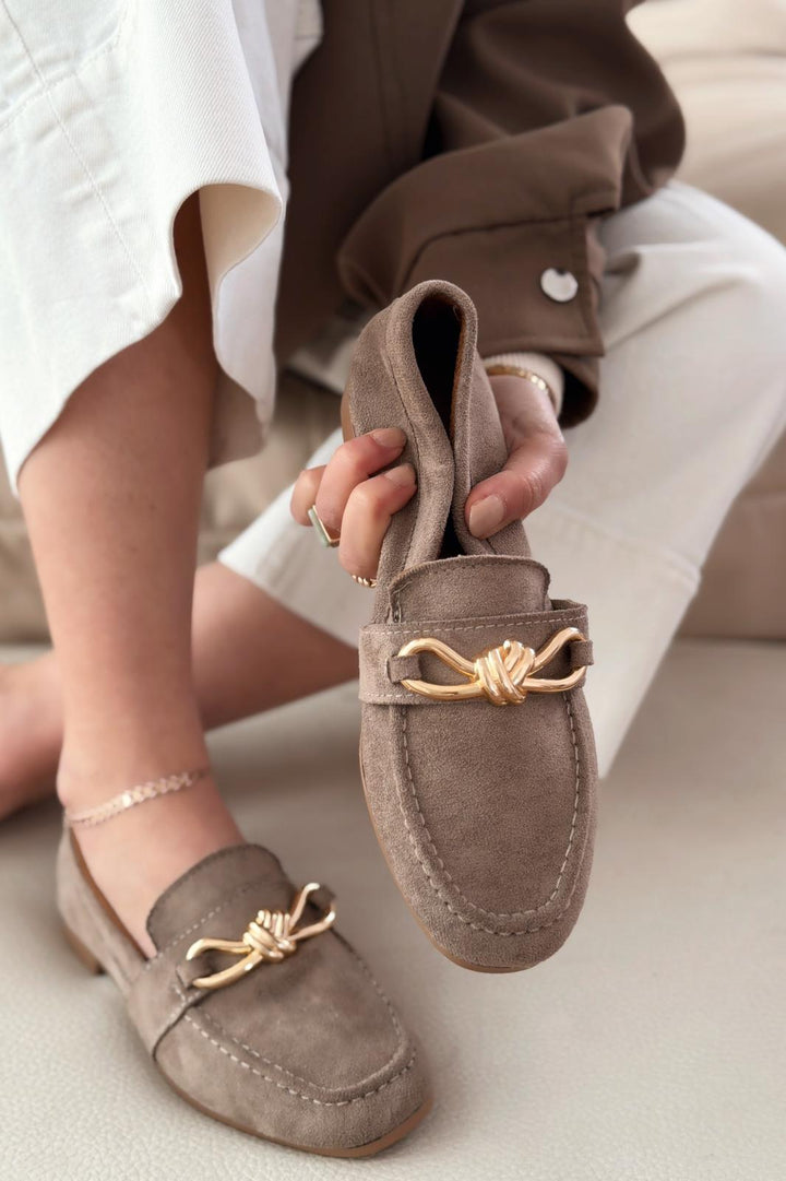Avelis Kadın Loafer Vizon Süet Fiyonk Detaylı - ILOVESHOES