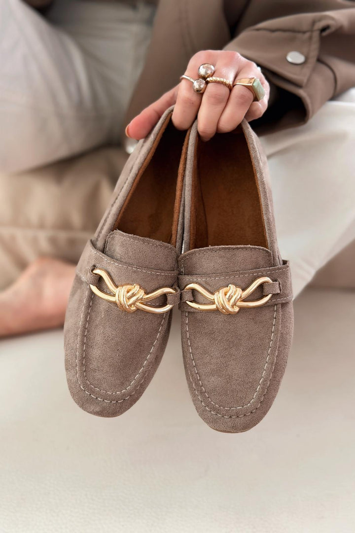 Avelis Kadın Loafer Vizon Süet Fiyonk Detaylı - ILOVESHOES