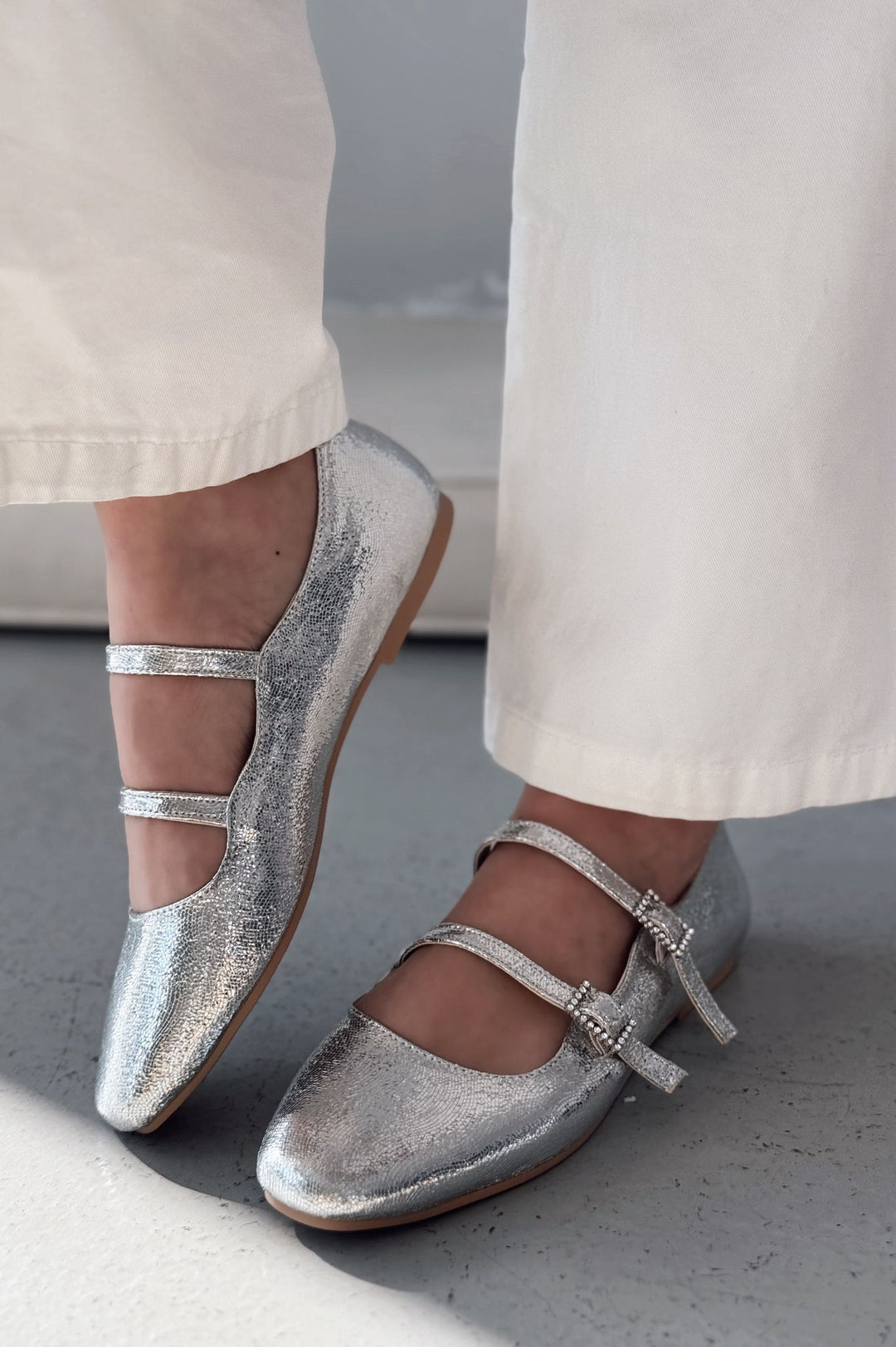 Harwor Parlak Deri Toka Detaylı Kadın Babet Gümüş - ILOVESHOES Türkiye