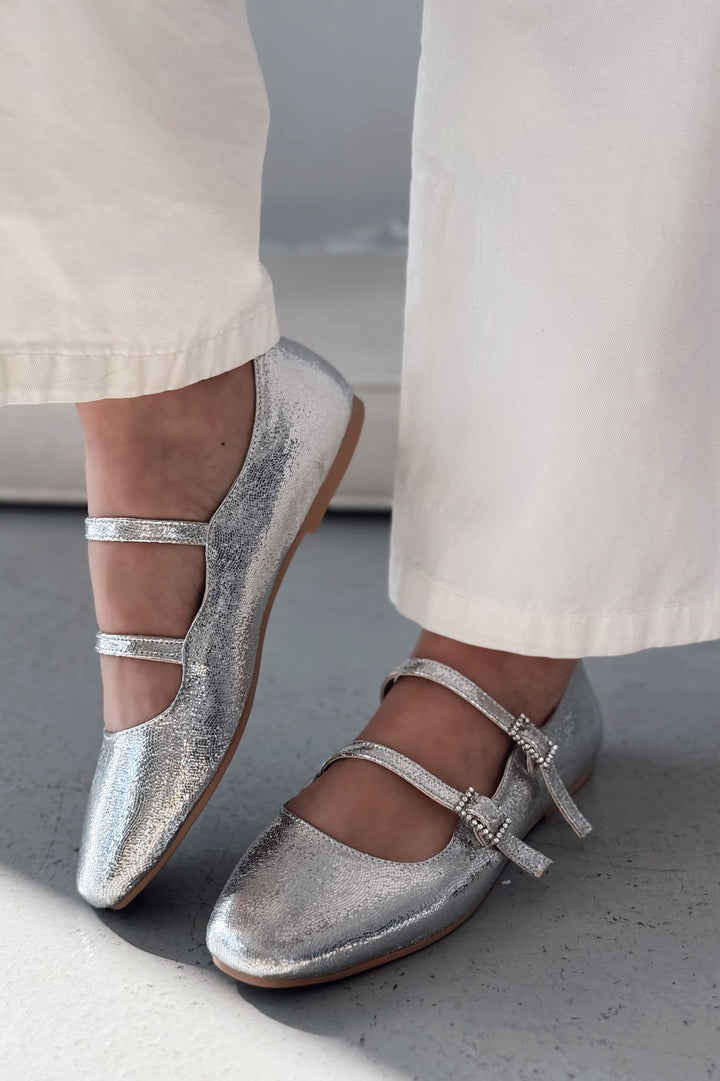 Harwor Parlak Deri Toka Detaylı Kadın Babet Gümüş - ILOVESHOES Türkiye