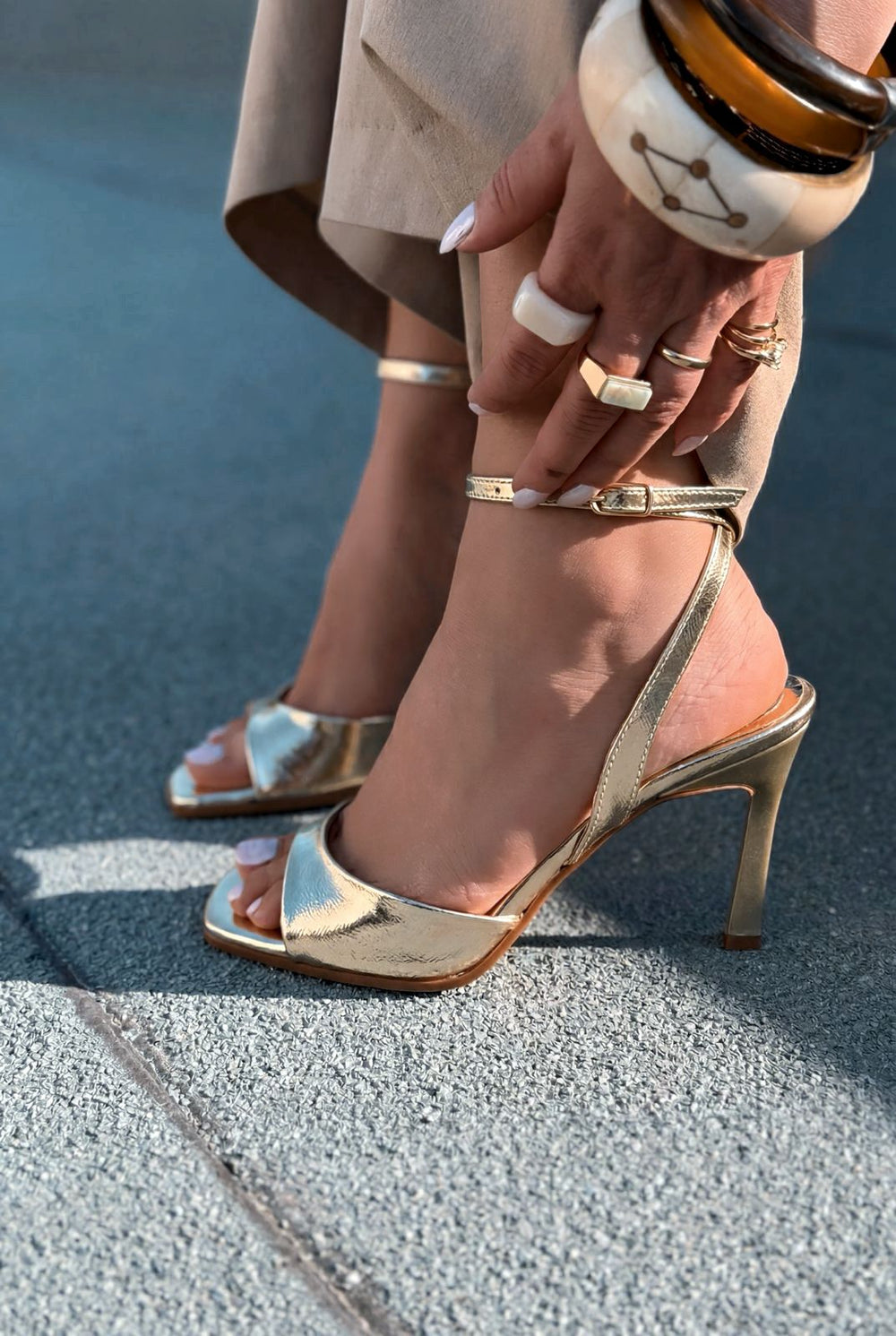 Elvona Gold Parlak Deri Kadın Topuklu Ayakkabı - ILOVESHOES
