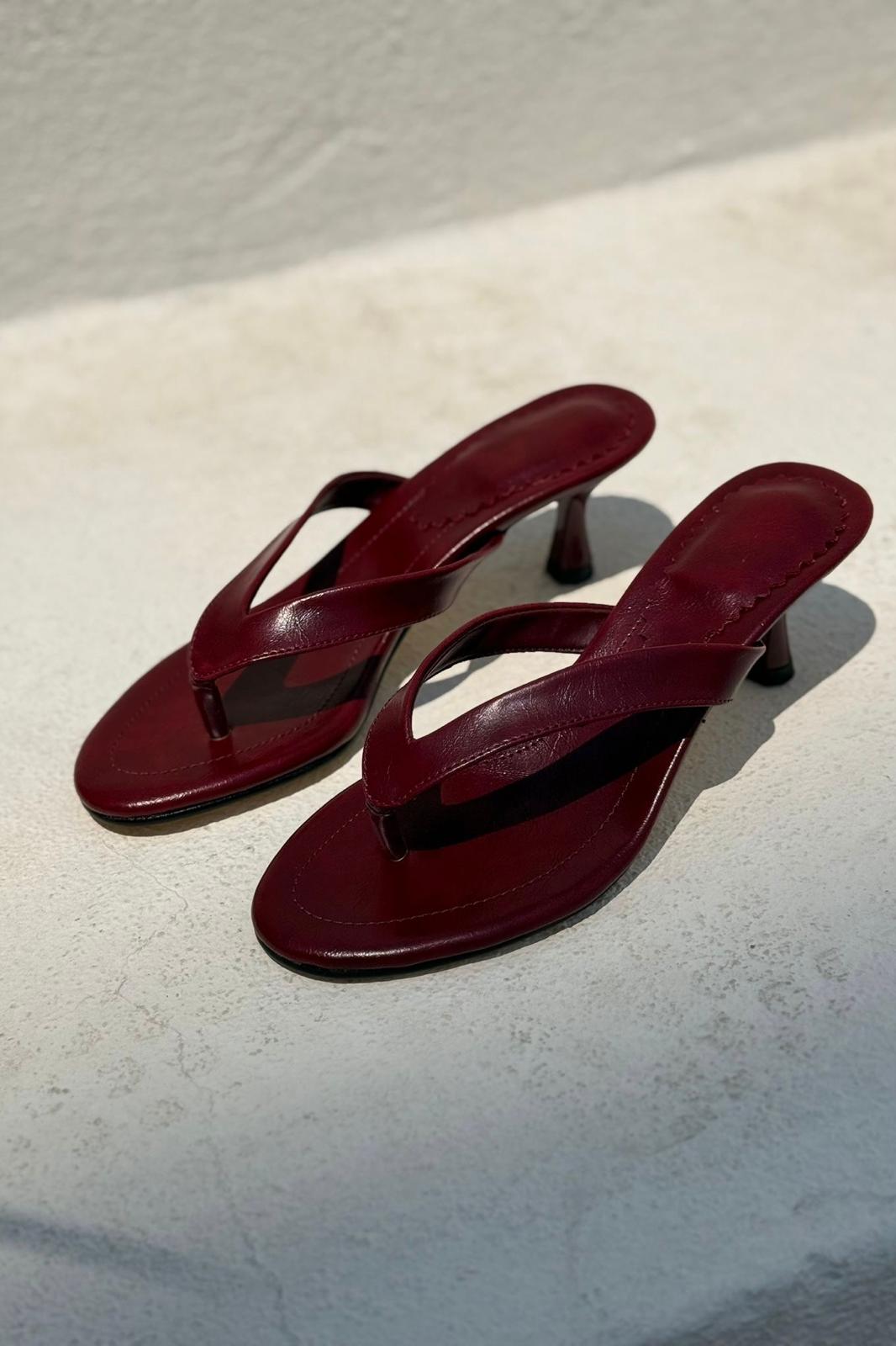 Ponya Mat Deri Bordo Parmak Arası Topuklu Terlik - ILOVESHOES